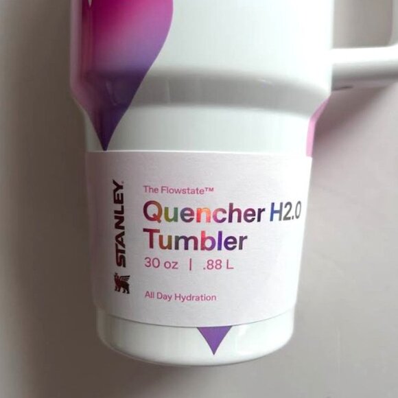 Stanley X Target Valentine's Day 30 oz Quencher Tumbler Frost Heart Gradient - Picture 8 of 9